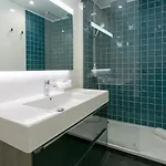 Апартаменти Luxury Retreat! 2 Suites, Balcony & Views!! Лісабон
