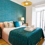 Luxury Retreat! 2 Suites, Balcony & Views!! Апартаменти Лісабон