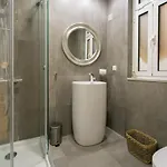 Luxury Retreat! 2 Suites, Balcony & Views!! Апартаменти Лісабон