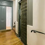 Апартаменти Luxury Retreat! 2 Suites, Balcony & Views!!