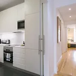 Апартаменти Luxury Retreat! 2 Suites, Balcony & Views!!