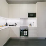 Luxury Retreat! 2 Suites, Balcony & Views!! Апартаменти