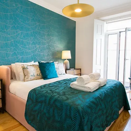 Luxury Retreat! 2 Suites, Balcony & Views!! Appartement Lissabon