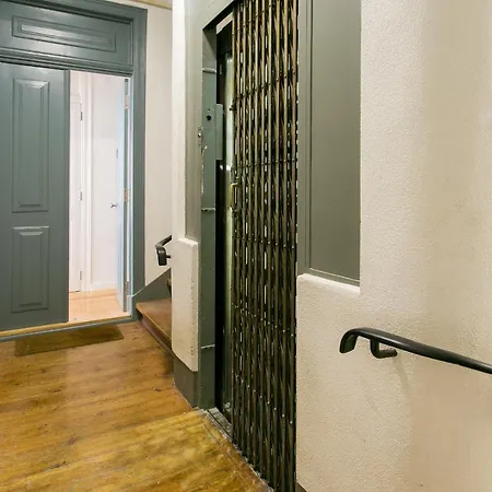 Apartmán Luxury Retreat! 2 Suites, Balcony & Views!!