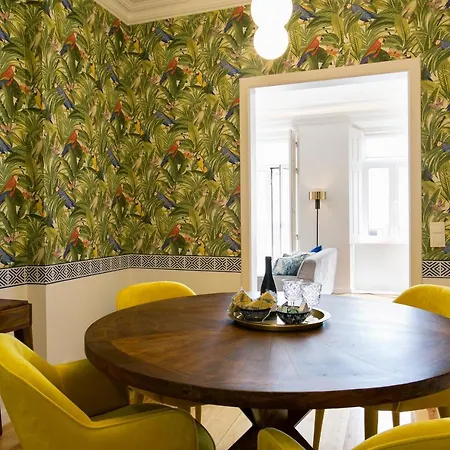 Apartment Luxury Retreat! 2 Suites, Balcony & Views!! Lisbon