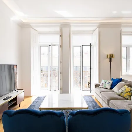Luxury Retreat! 2 Suites, Balcony & Views!! * Lisbon