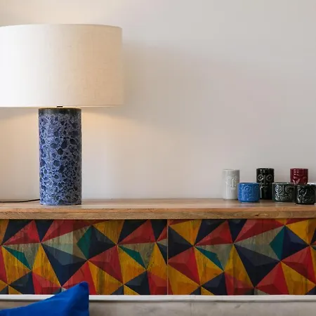 Luxury Retreat! 2 Suites, Balcony & Views!! Lissabon