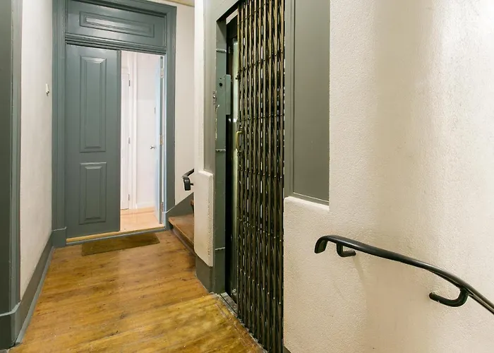 Appartement Luxury Retreat! 2 Suites, Balcony & Views!!