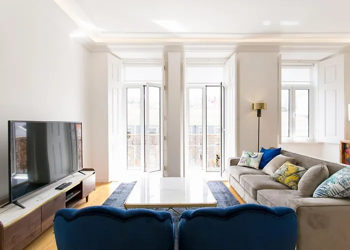 Luxury Retreat! 2 Suites, Balcony & Views!! * Lisboa