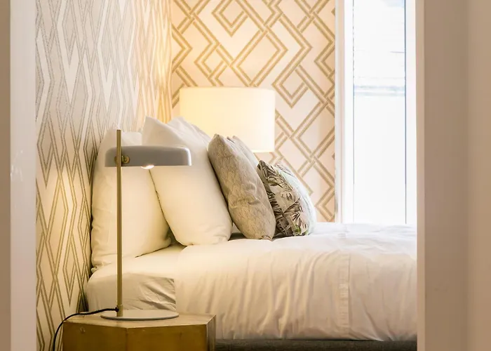 Luxury Retreat! 2 Suites, Balcony & Views!! Appartement Lisboa