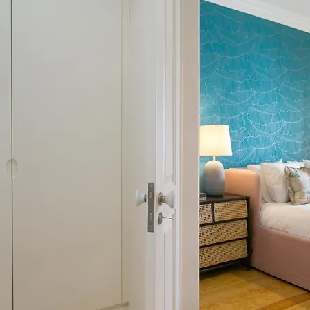 Luxury Retreat! 2 Suites, Balcony & Views!! Apartament