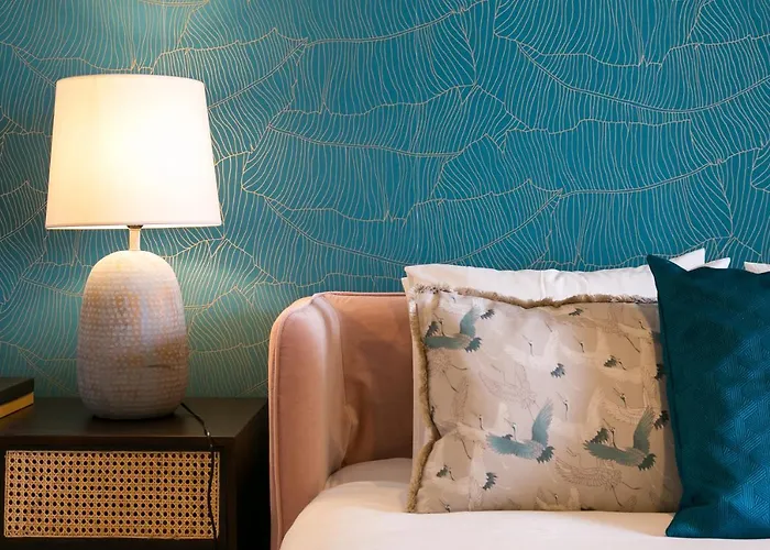 Luxury Retreat! 2 Suites, Balcony & Views!! Διαμέρισμα *