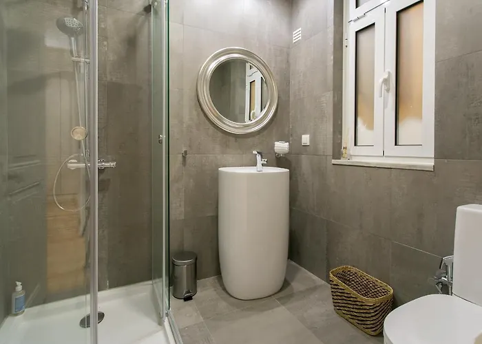 Luxury Retreat! 2 Suites, Balcony & Views!! Διαμέρισμα Lisboa