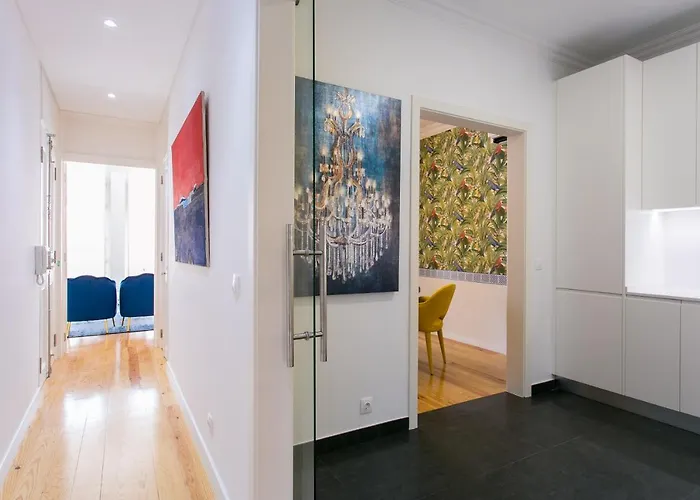 Luxury Retreat! 2 Suites, Balcony & Views!! * Lisboa