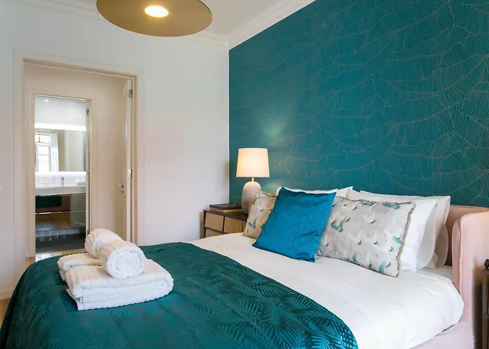 Διαμέρισμα Luxury Retreat! 2 Suites, Balcony & Views!! *