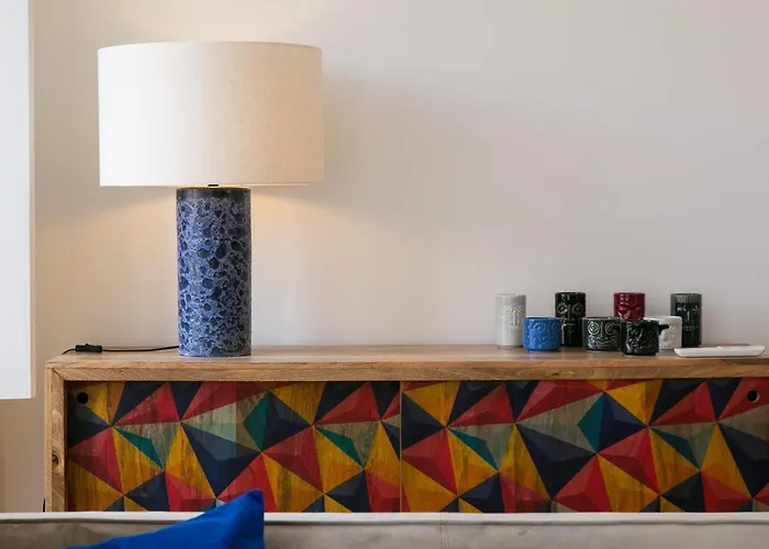 Luxury Retreat! 2 Suites, Balcony & Views!! Lisboa