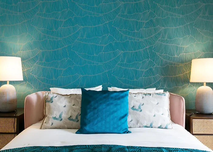 Luxury Retreat! 2 Suites, Balcony & Views!! Διαμέρισμα Lisboa